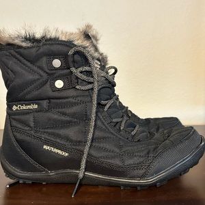Waterproof snow boots.